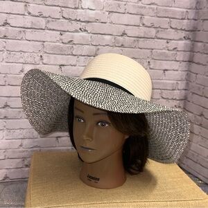 Womens Black White Floppy Woven Sun Hat Size Small Black Tie/Accent at Brim